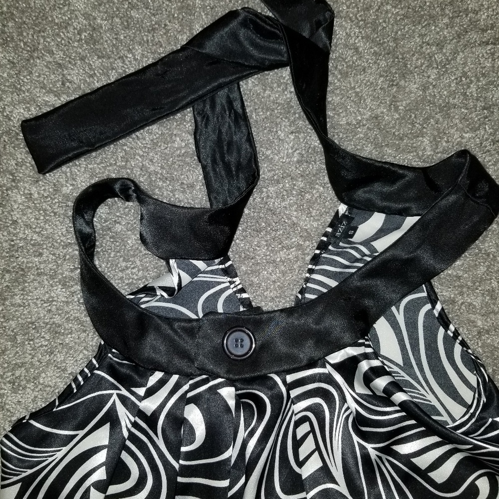 Dress - Picture 6 of 6